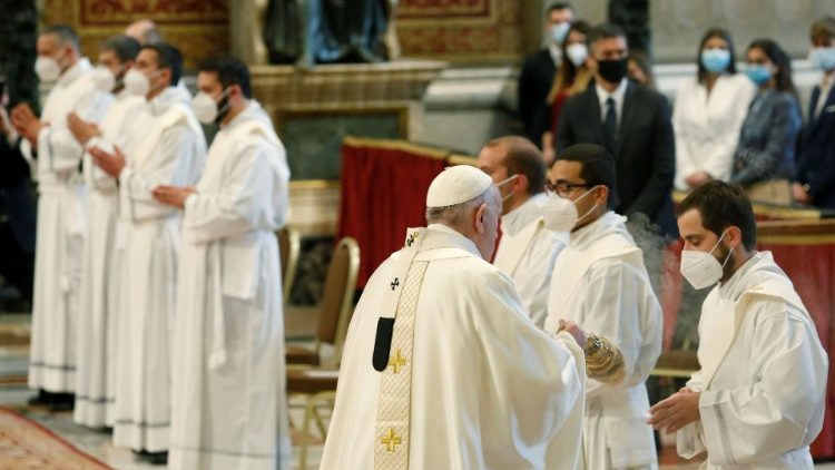 Misa del Papa: ordenación de nueve nuevos sacerdotes para la Diócesis de Roma