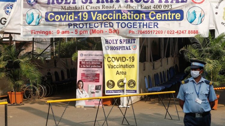 मुम्बई के काथलिक अस्पताल होली स्पिरिट में कोविद वैक्सीन सेन्टर 