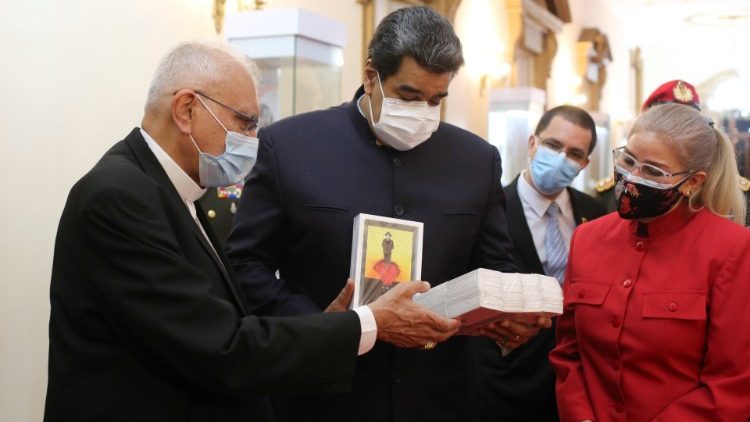 Venecuēlas prezidents kopā ar arhibīskapu Aldo Džordano