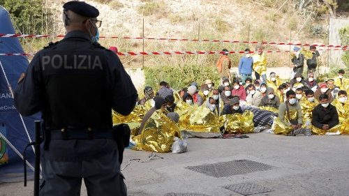 Italien: Immer mehr Bootsmigranten auf Lampedusa - Hilfe gefordert