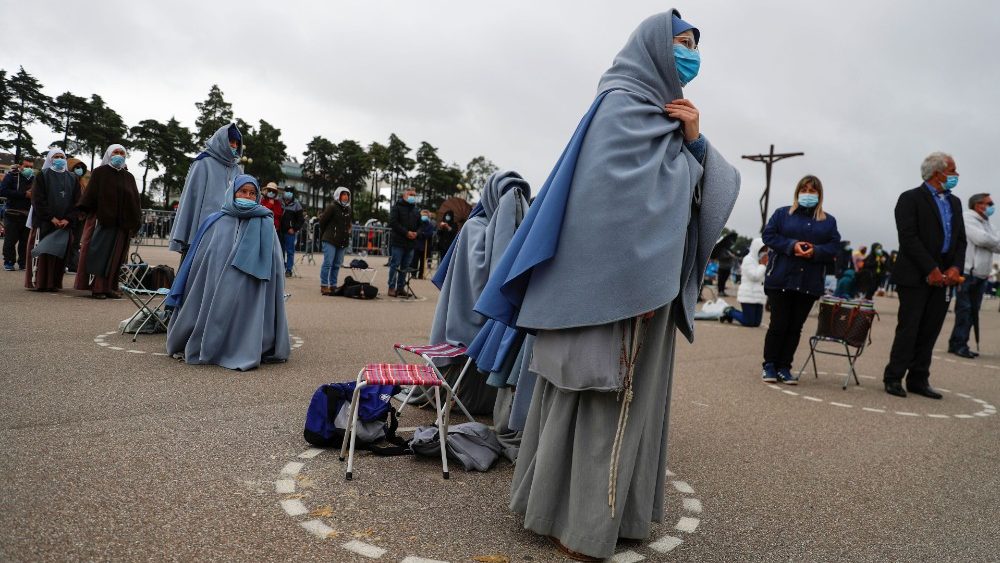 Religiosas entre os fiis