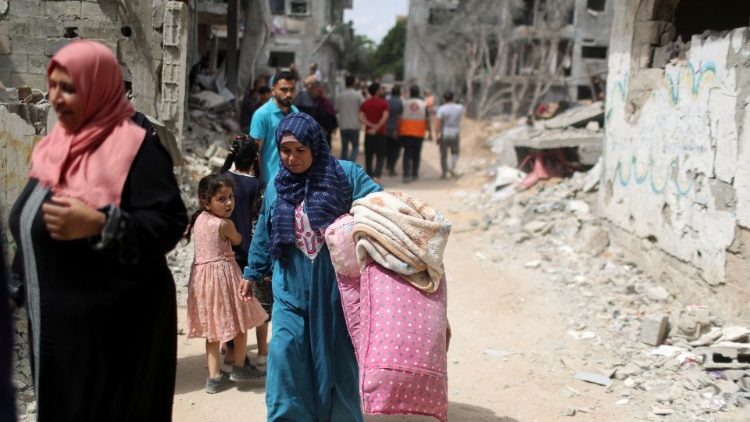 Палестинци се завръщат в разрушените си домове