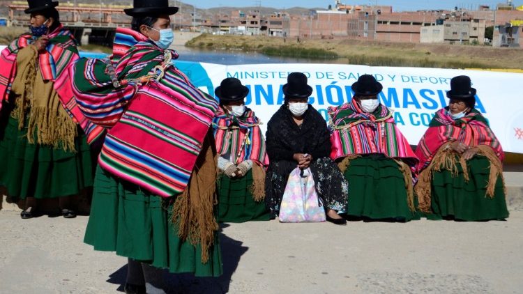 Bolivianas quéchuas na fronteira entre Peru e Bolívia