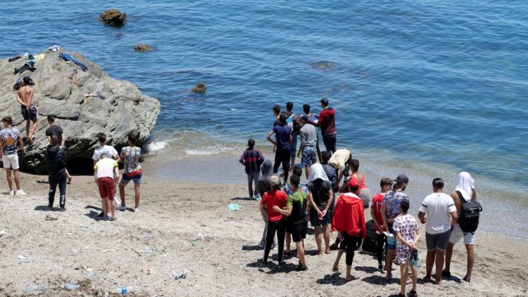 Migranti sulle spiagge di Fnideq 