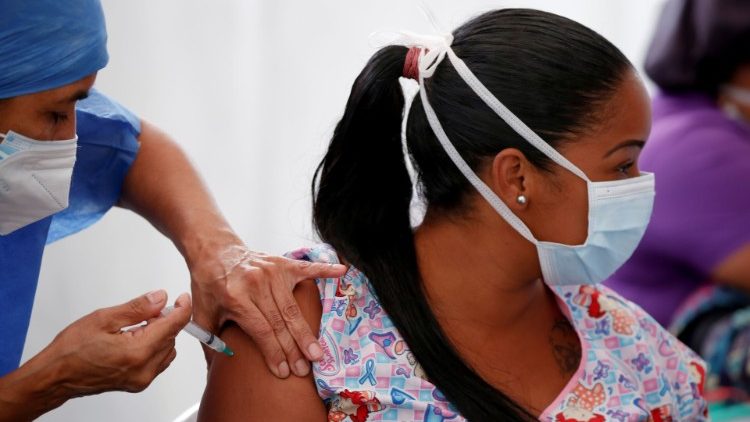Crece el número de contagios de Covid en Venezuela: el país no tiene suficientes vacunas.
