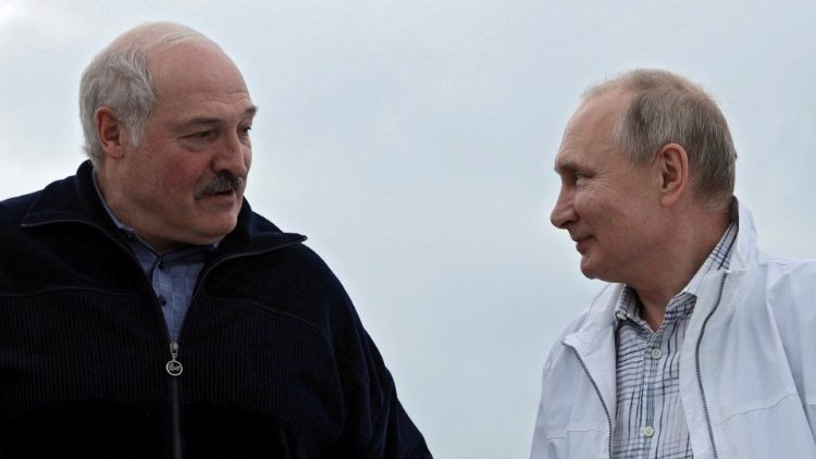 रूसी राष्ट्रपति व्लादिमीर पुतिन और बेलारूसी राष्ट्रपति अलेक्जेंडर लुकाशेंको
