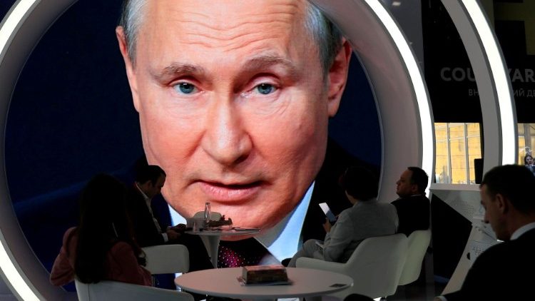 Le président russe, Vladimir Poutine, lors du sommet de Saint-Petersbourg, le 4 juin 2021. 