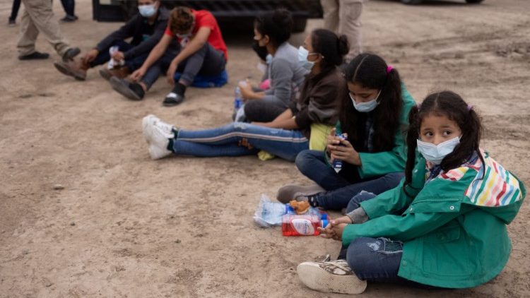 Migranti fermati in Texas. I vescovi messicani chiedono una nuova era per chi cerca asilo