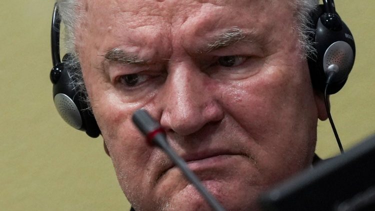 L'ex generale Ratko Mladic, condannato per il genocidio di Srebrenica