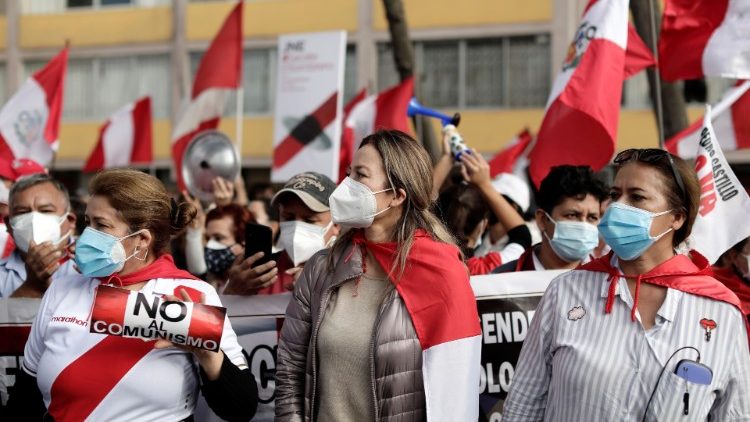 Manifestation des partisans de Keiko Fujimori, à Lima au Pérou le 15 juin 2021. 