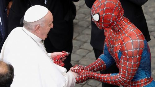 Mattia, de sjuka barnens Spiderman hälsade på påven 