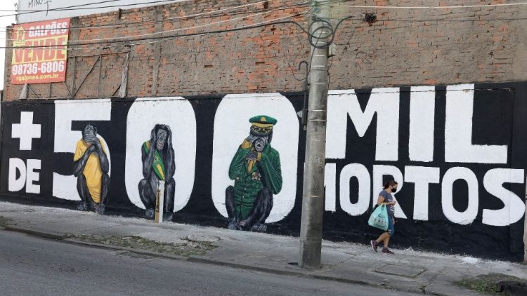 Peinture murale à Rio de Janeiro indiquant plus de 500 000 morts de la covid 19