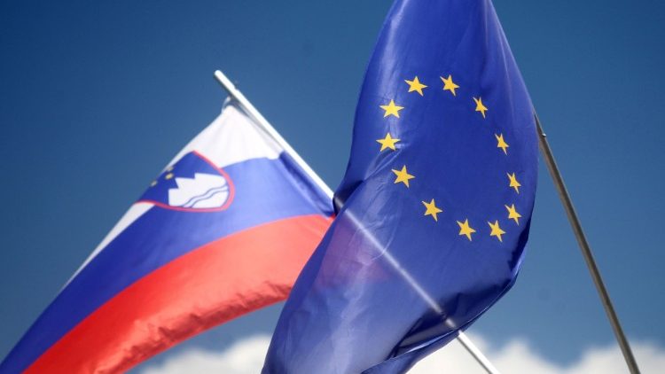 Европейски и словенски знамена отбелязват словенското председателство на Европейския съюз