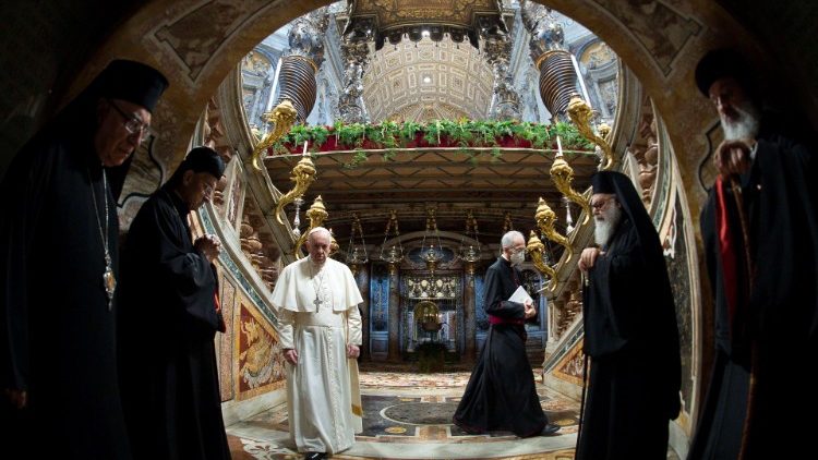 El Papa reza junto con los responsables de las comunidades cristianas libanesas