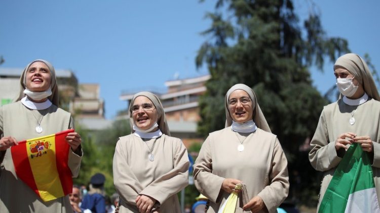 修女為教宗健康祈禱