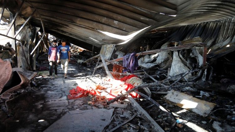Iraq: distruzione all'ospedale Covid incendiato di Nassiriya