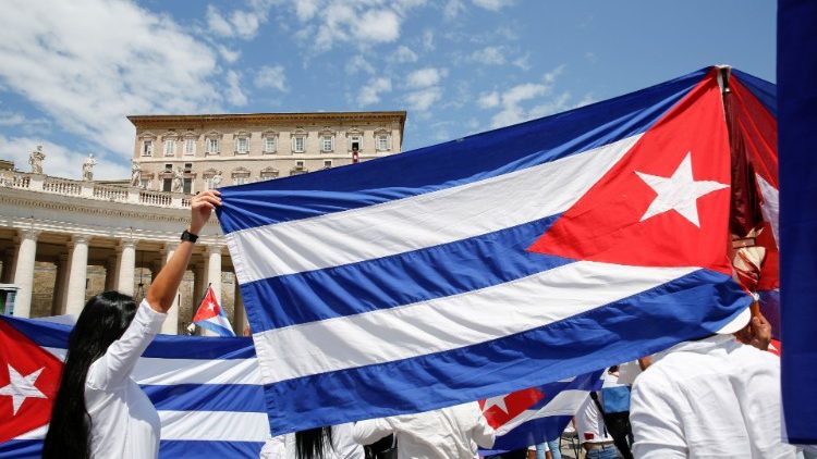 성 베드로 광장에 모인 쿠바 신자들