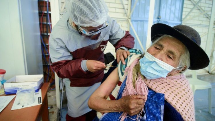 Mais de 2,5 milhões de bolivianos foram vacinados com a primeira dose e cerca de um milhão com a segunda