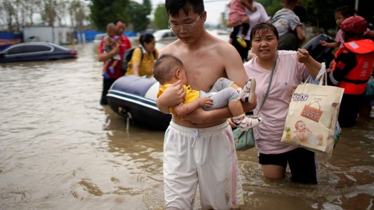 الفيضانات في وسط الصين تودي بحياة أكثر من ثلاثين شخصا