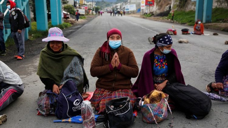 População indígena na Guatemala durante uma manifestação 