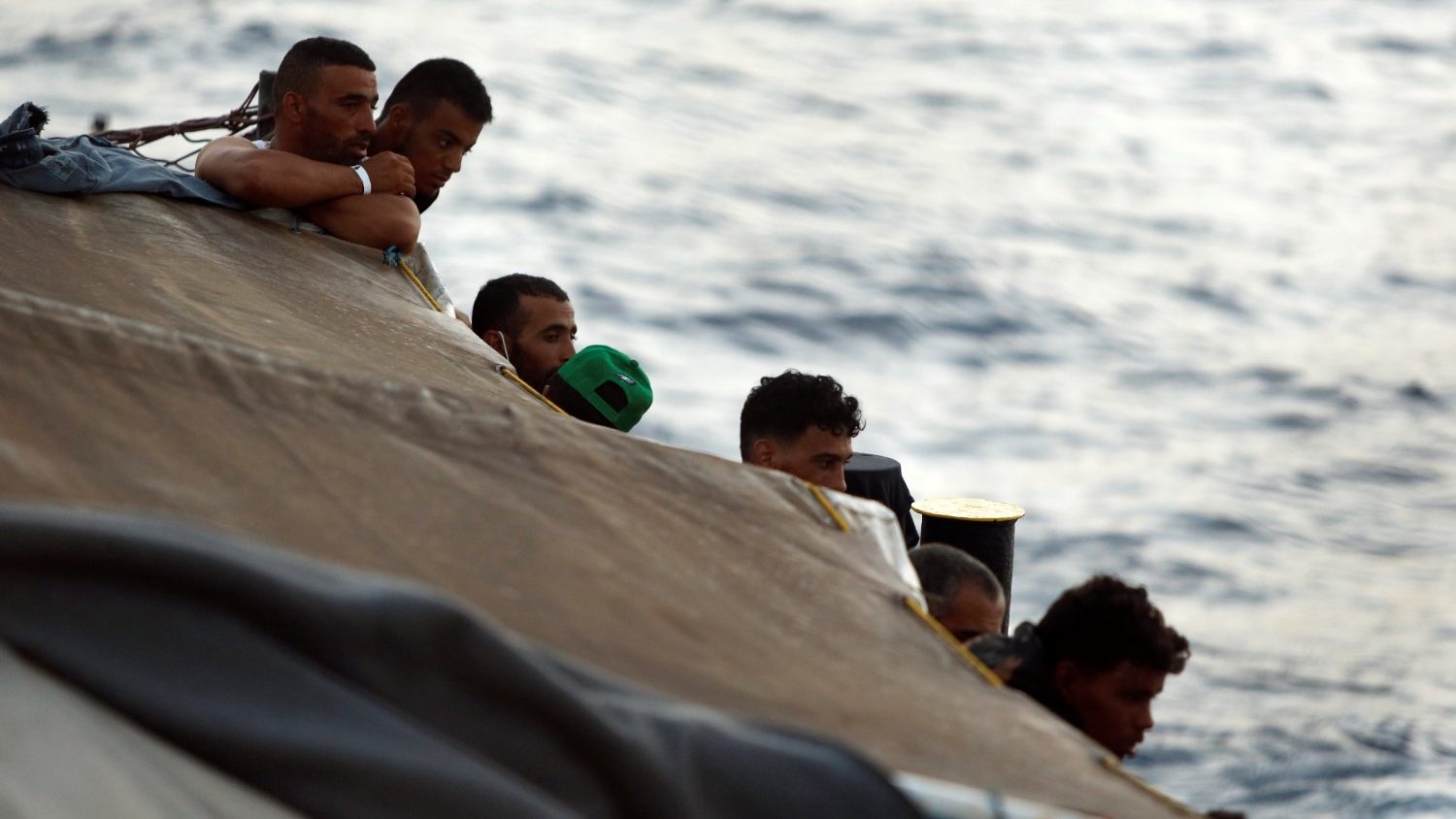 Migranti a lampedusa, l’emergenza delle stragi invisibili - vatican news