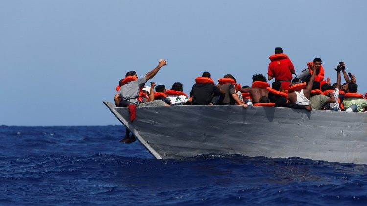 Migranti tratti in salvo nel Mediterraneo