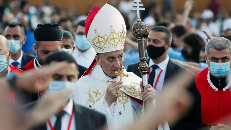 Le cardinal Raï célébrant la messe commémorative de l'explosion du port de Beyrouth, le 4 août 2021.