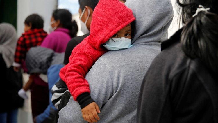 Migrantes deportados de Estados Unidos llegan a Guatemala.