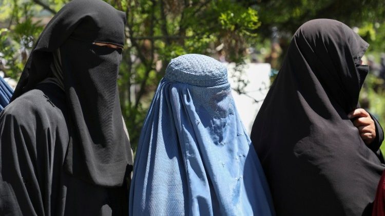 Donne afghane (Reuters)