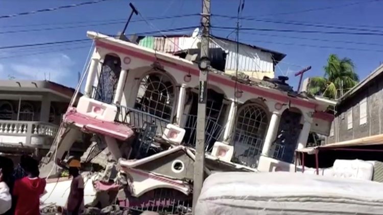 Zusammengebrochenes Gebäude in Les Cayes