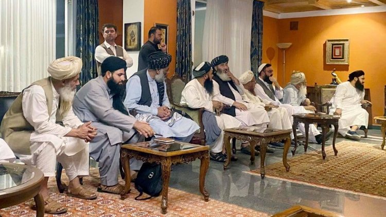 Taliban-Delegation bei einem Treffen mit dem früheren Präsidenten Hamid Karzai