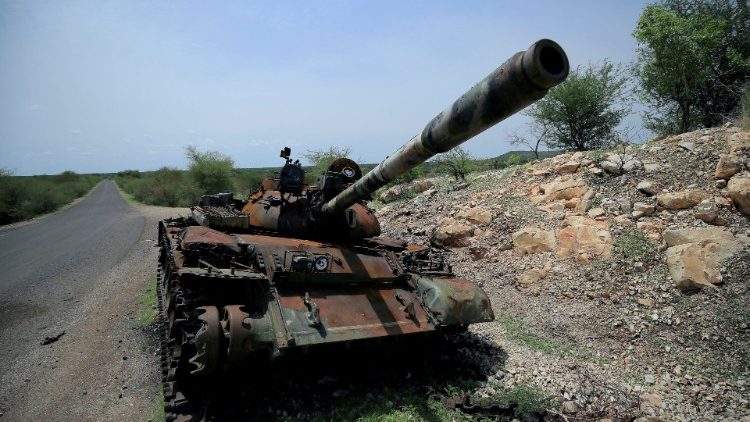 Ein zerstörter Panzer nach Auseinandersetzungen zwischen der Volksbefreiungsfront von Tigray (TPLF) und der Äthiopischen Streitkräfte (ENDF)