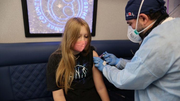 Impfung einer Schülerin in Kalifornien am Freitag