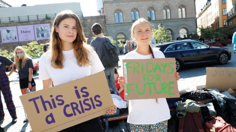 Шведката Грета Тунберг и германката Луиза Нойбауер на протест пред шведския парламент, заради промените в климата, 20 август 2021