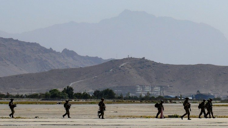 Des soldats américains à l'aéroport international de Kaboul en Afghanistan, le 24 août 2021. 