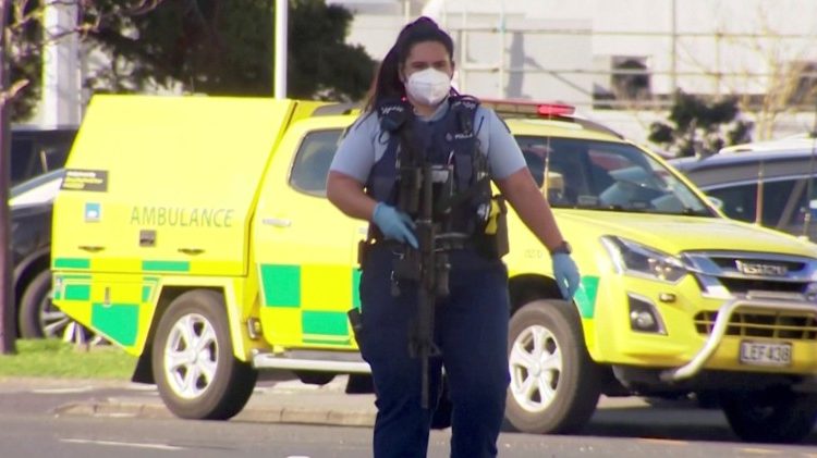 Einsatzkräfte sichern den Tatort in Auckland