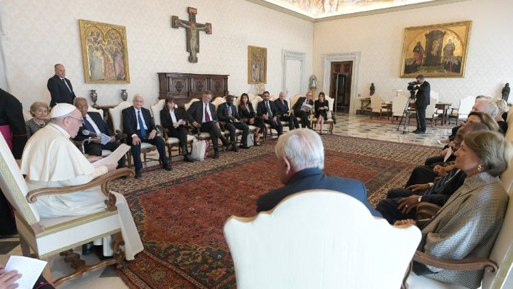 Papež při setkání s členy nadace Leaders pour la Paix