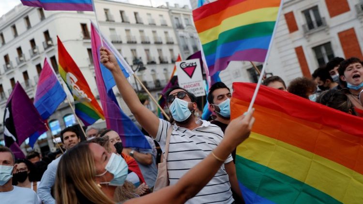 Демонстрация на ЛГБТИК активисти и техни поддръжници на площад Пуерта дел Сол в Маодрид. 11.9.2021