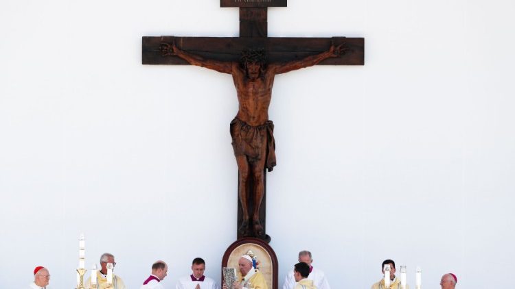 "Dies wünsche ich euch, dass das Kreuz eure Brücke zwischen der Vergangenheit und der Zukunft sei!" - Papst Franziskus