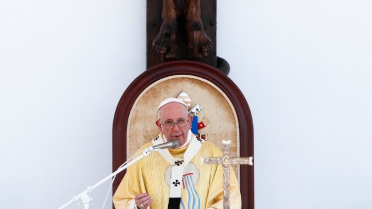 Ferenc pápa homíliát mond