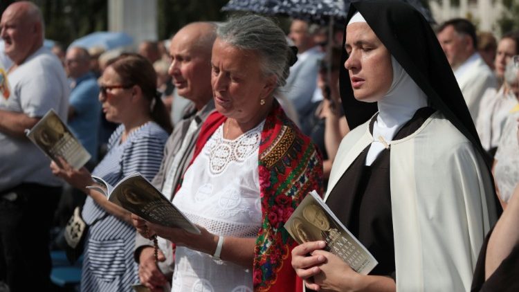 A cerimônia de beatificação do cardeal polonês Stefan Wyszynski e Madre Elzbieta Roza Czacka em Varsóvia. (Foto: Slawomir Kaminski/Agencja Gazeta via REUTERS)