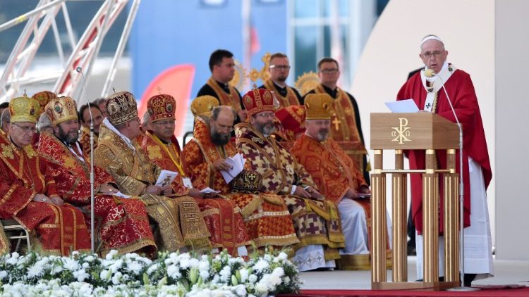 البابا يحتفل بالقدّاس الإلهيّ بحسب الطقس البيزنطي للقديس يوحنا الذهبي الفم في بريشوف