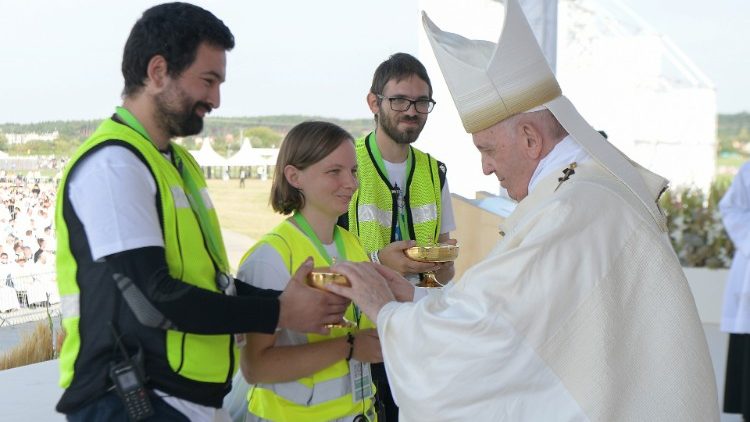 Viele Helferinnen und Freiwillige trugen zum Erfolg der Papstreise in die Slowakei bei