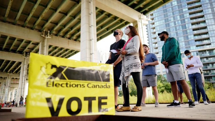 Un seggio elettorale a Toronto, in Canada (Mark Blinch/Reuters)