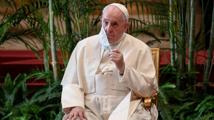 Papst Franziskus bei einer Begegnung im Vatikan