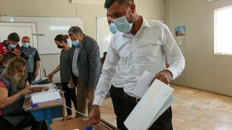 Yazidi al voto anticipato nel campo profughi di Duhok