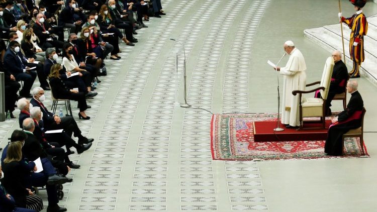 O Papa recebe no Vaticano delegados do Encontro interparlamentar rumo à Cop26 (Reuters)