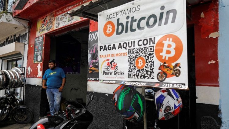  El Salvador adopta el Bitcoin como moneda de curso legal.