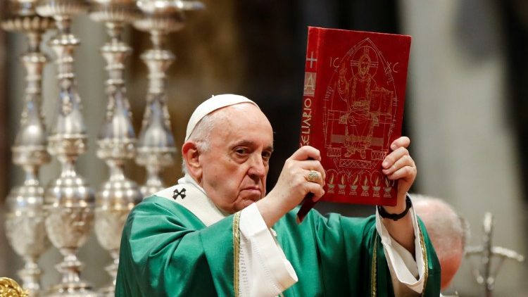 Папа Францішак падчас сінадальнай Імшы. 10.10.2021