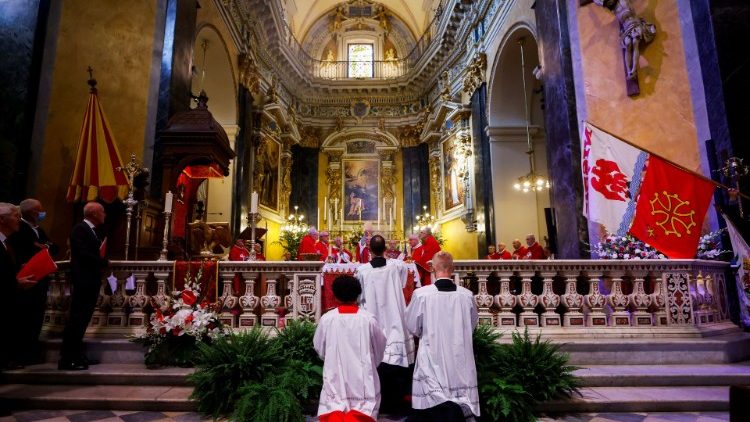 Heilige Messe in der Kathedrale von Nizza, Frankreich